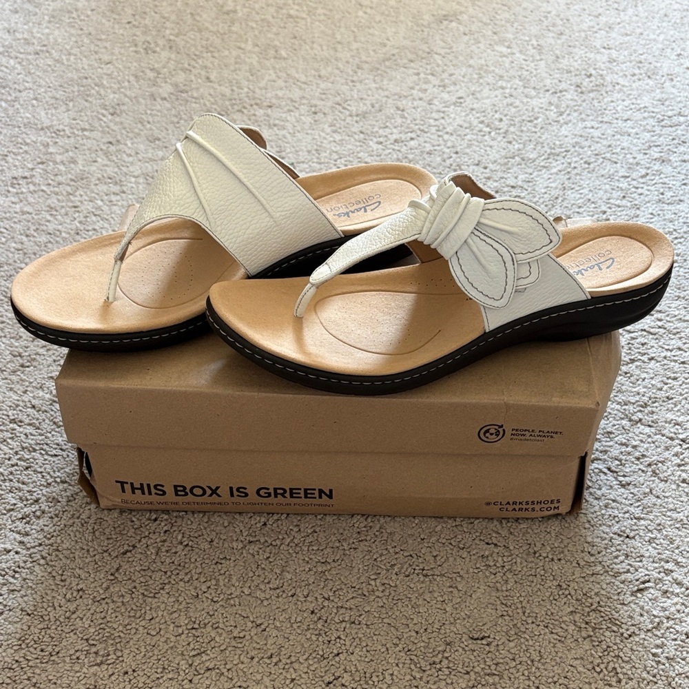 Clarks Women's Cream Sandals with Floral Detail 12W - Picture 2 of 7